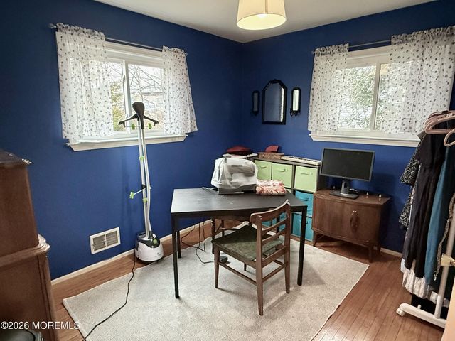 25 Adelphi Road, Toms River, NJ 08757