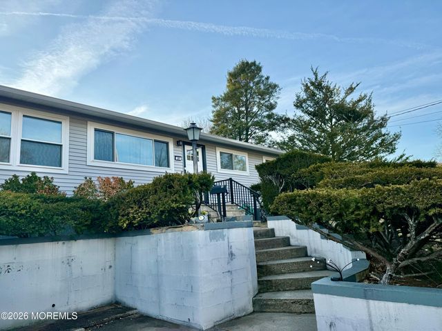 25 Adelphi Road, Toms River, NJ 08757