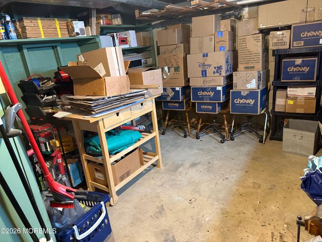 25 Adelphi Road, Toms River, NJ 08757