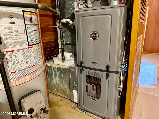 25 Adelphi Road, Toms River, NJ 08757