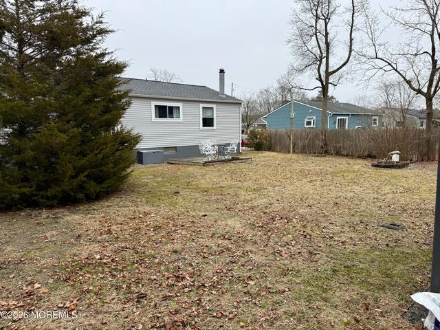 25 Adelphi Road, Toms River, NJ 08757