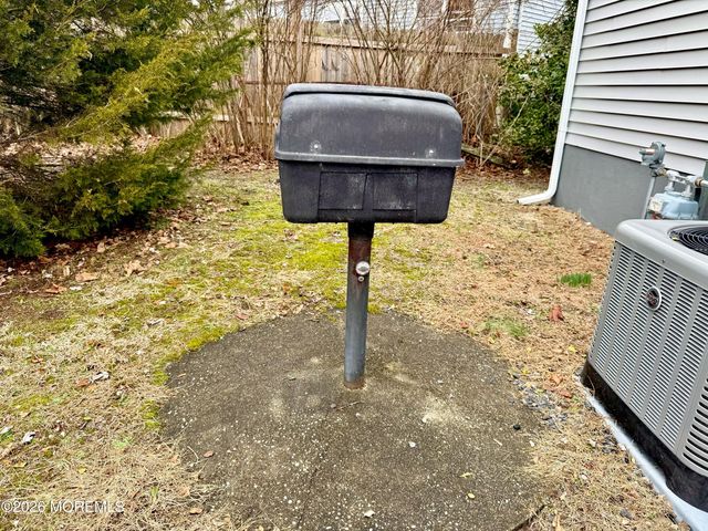 25 Adelphi Road, Toms River, NJ 08757