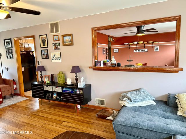 25 Adelphi Road, Toms River, NJ 08757