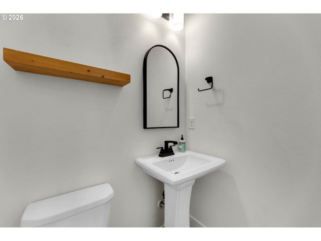 1160 S FIELDCREST Dr, Ridgefield, WA 98642