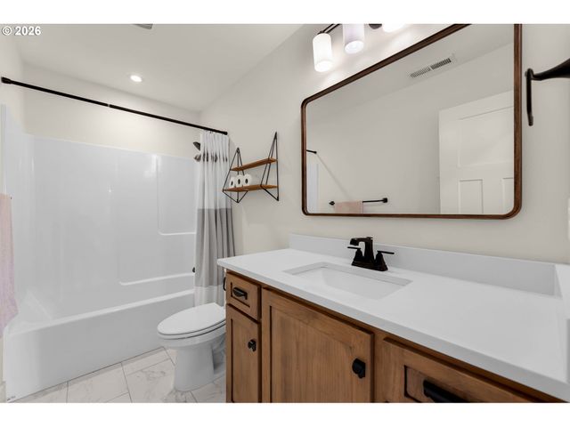 1160 S FIELDCREST Dr, Ridgefield, WA 98642