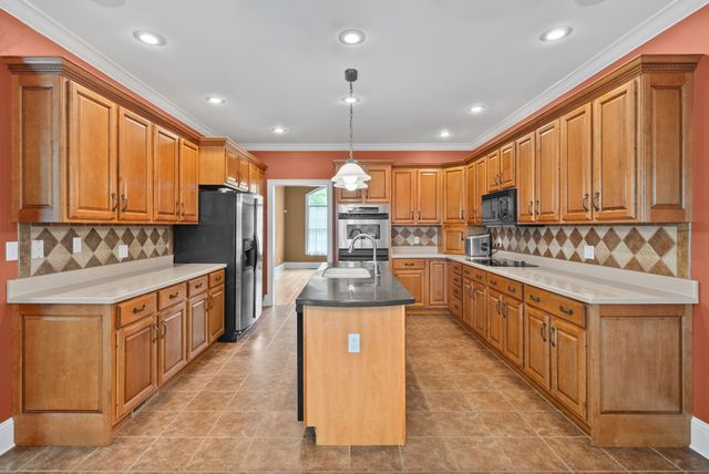 107 Legends Dr, Springville, TN 38256