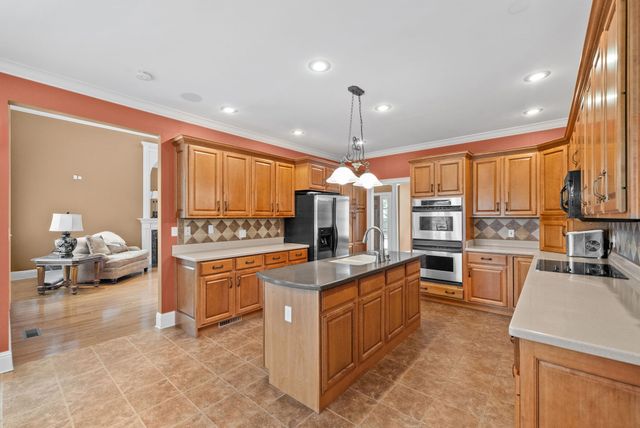 107 Legends Dr, Springville, TN 38256