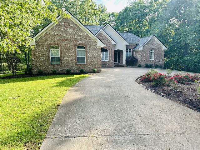 107 Legends Dr, Springville, TN 38256