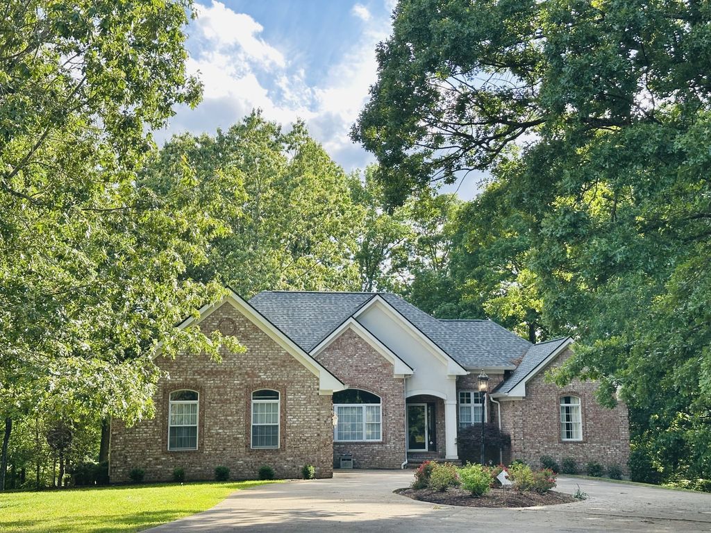 107 Legends Dr, Springville, TN 38256