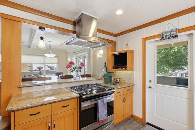 240 20th Avenue, Santa Cruz, CA 95062