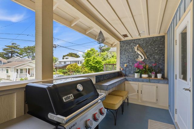 240 20th Avenue, Santa Cruz, CA 95062