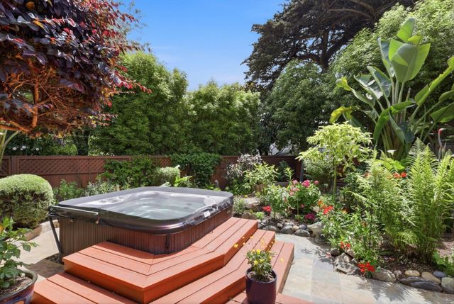 240 20th Avenue, Santa Cruz, CA 95062