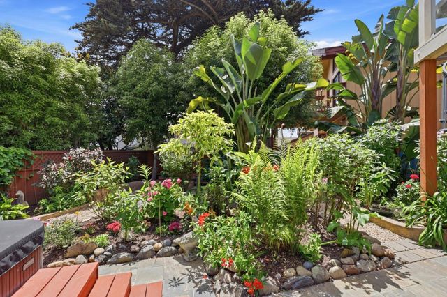 240 20th Avenue, Santa Cruz, CA 95062