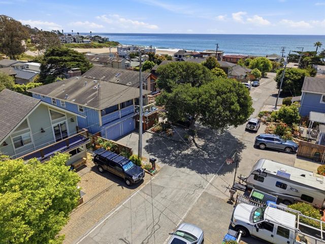 240 20th Avenue, Santa Cruz, CA 95062