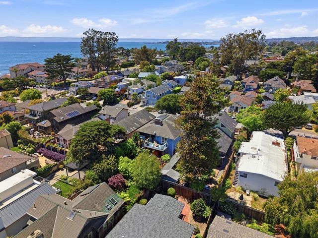 240 20th Avenue, Santa Cruz, CA 95062