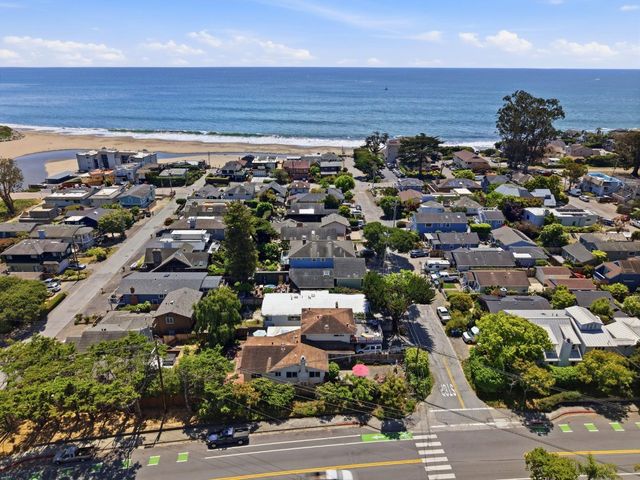 240 20th Avenue, Santa Cruz, CA 95062