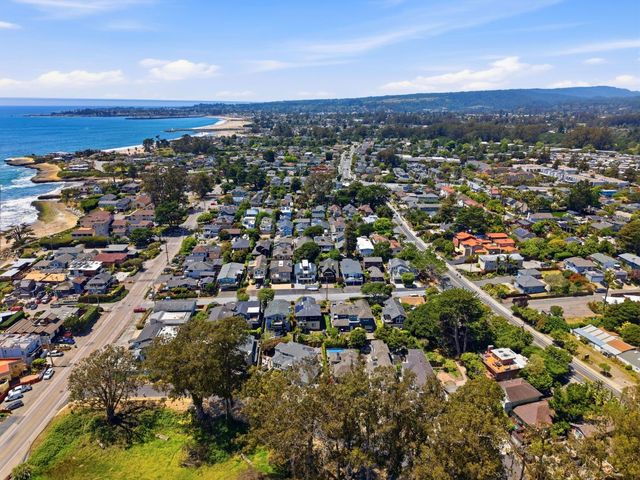 240 20th Avenue, Santa Cruz, CA 95062