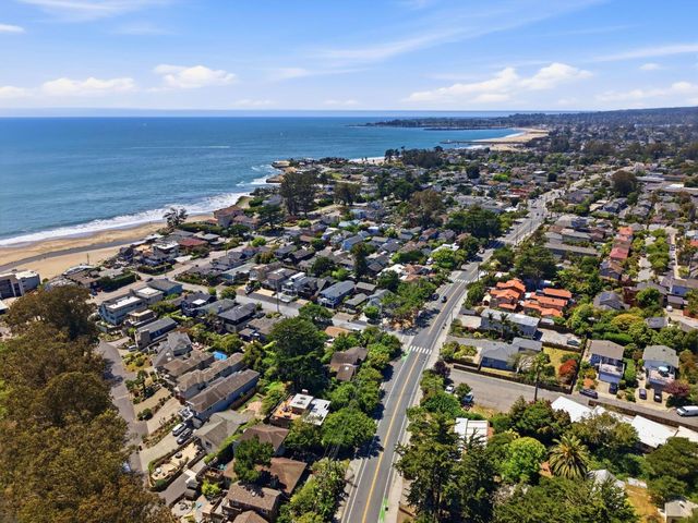 240 20th Avenue, Santa Cruz, CA 95062