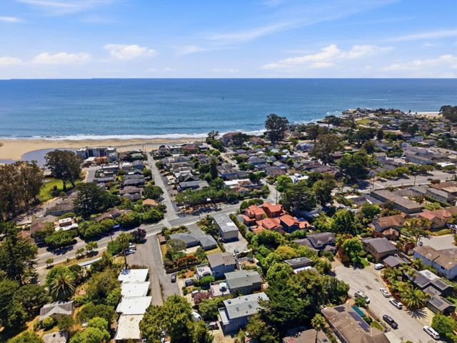 240 20th Avenue, Santa Cruz, CA 95062