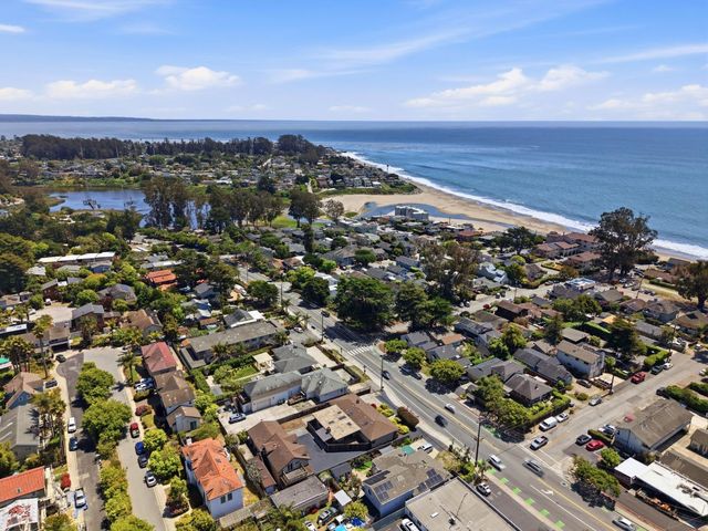 240 20th Avenue, Santa Cruz, CA 95062