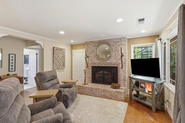 240 20th Avenue, Santa Cruz, CA 95062
