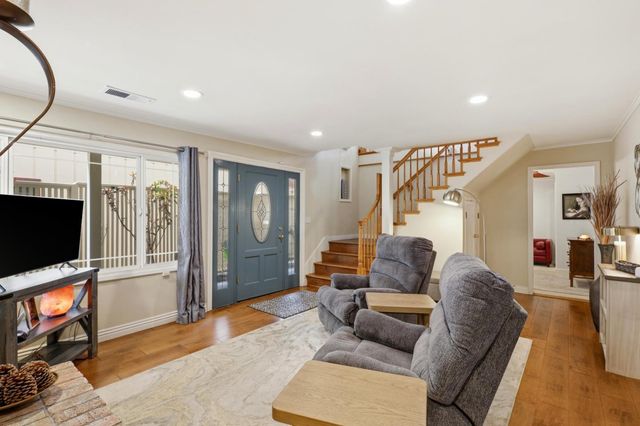 240 20th Avenue, Santa Cruz, CA 95062