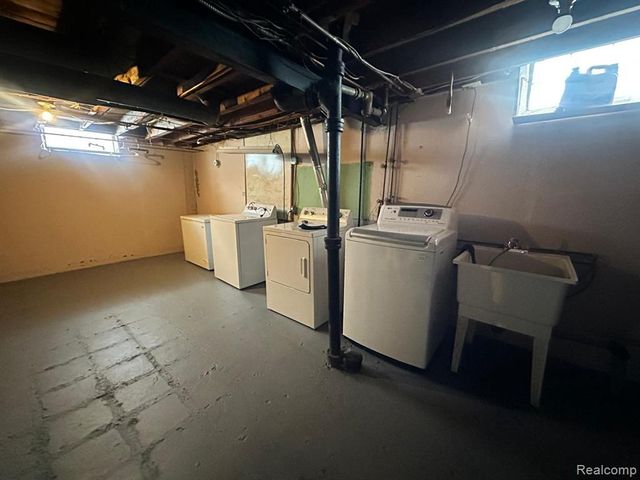 17157 Fort Street, Riverview, MI 48193