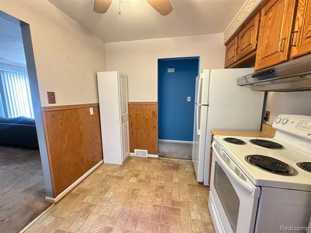 17157 Fort Street, Riverview, MI 48193