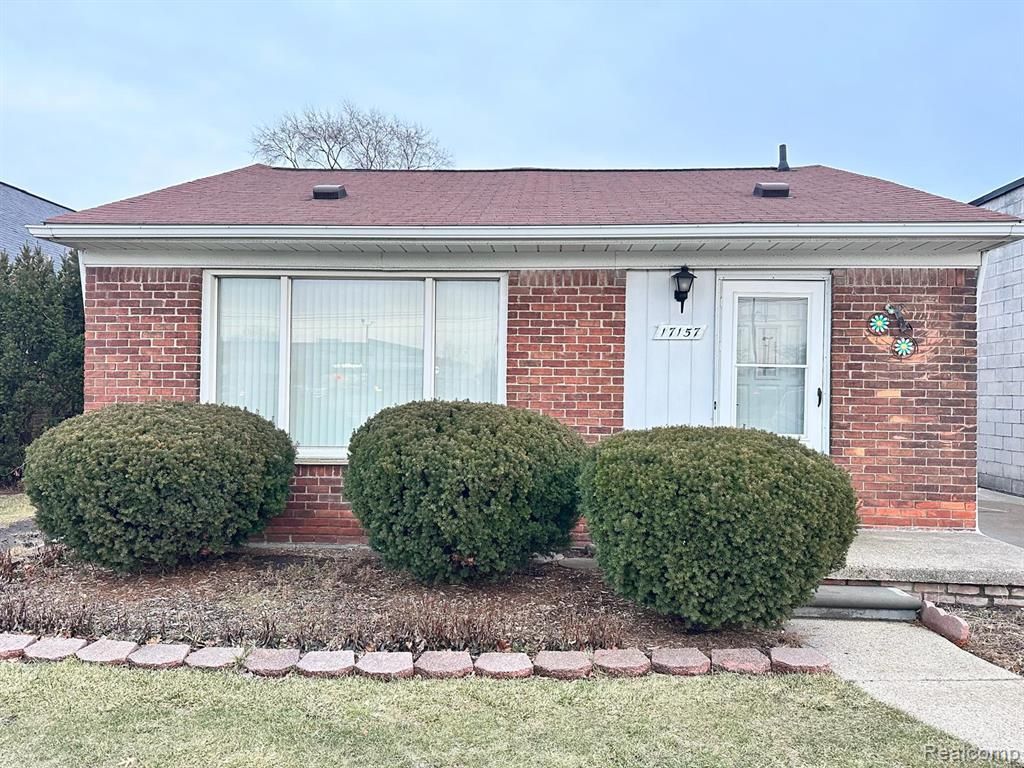 17157 Fort Street, Riverview, MI 48193