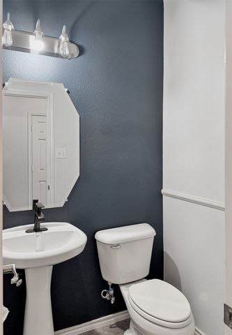 244 Turnberry Lane, Lewisville, TX 75067