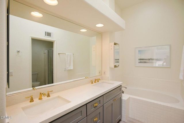 1864 Caminito De La Narcissa, Glendale, CA 91208