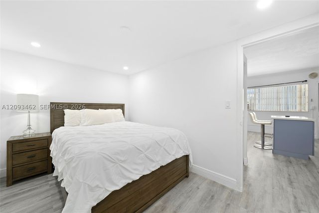 26 Diplomat Pkwy 2390, Hallandale Beach, FL 33009