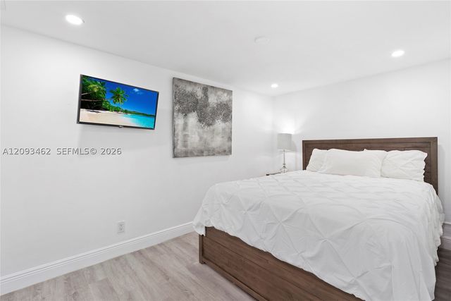 26 Diplomat Pkwy 2390, Hallandale Beach, FL 33009