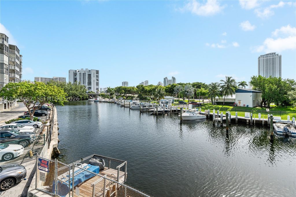26 Diplomat Pkwy 2390, Hallandale Beach, FL 33009