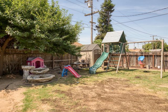 252 E Clinton Ave, Atwater, CA 95301