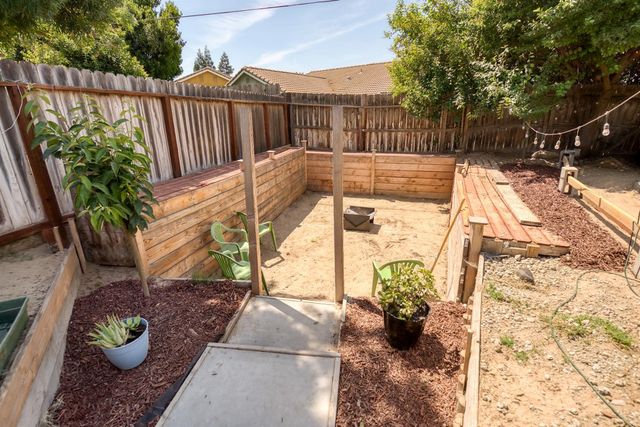 252 E Clinton Ave, Atwater, CA 95301