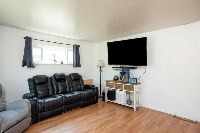 252 E Clinton Ave, Atwater, CA 95301
