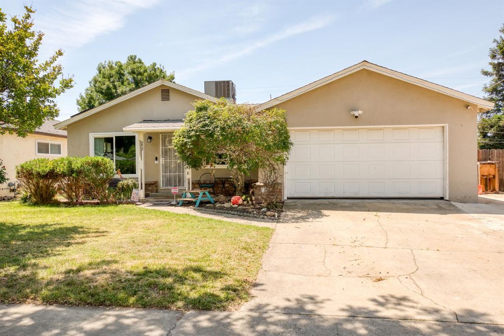 252 E Clinton Ave, Atwater, CA 95301