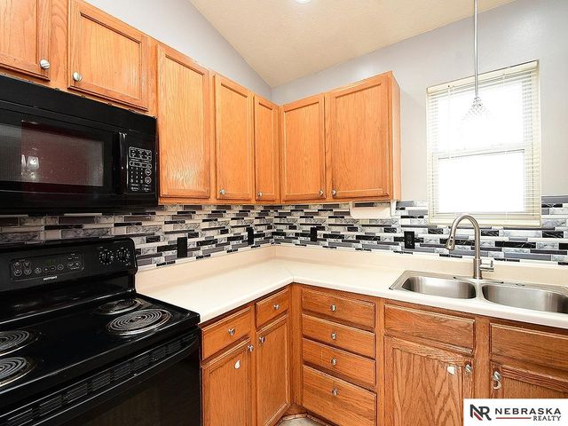 5818 N 61st Avenue, Omaha, NE 68104