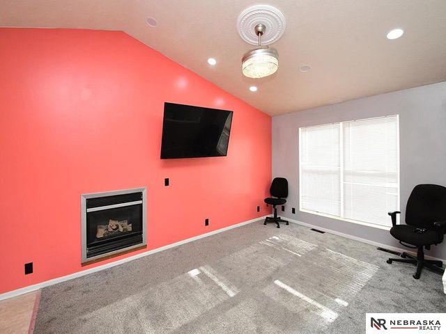 5818 N 61st Avenue, Omaha, NE 68104