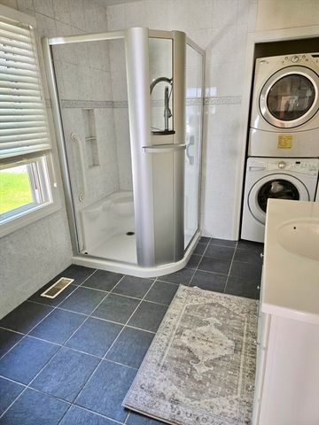 17 Cedar St, Southbridge, MA 01550
