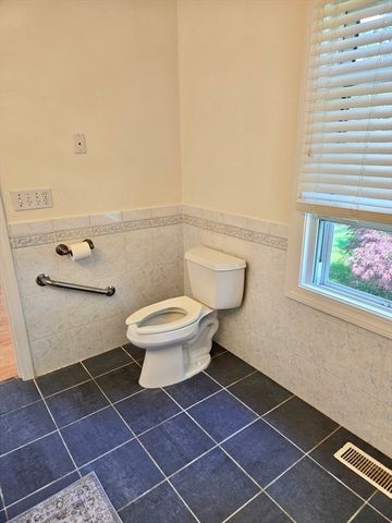 17 Cedar St, Southbridge, MA 01550