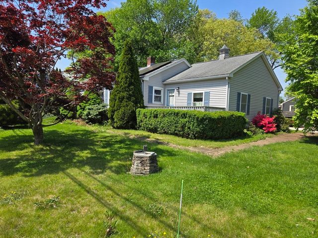 17 Cedar St, Southbridge, MA 01550