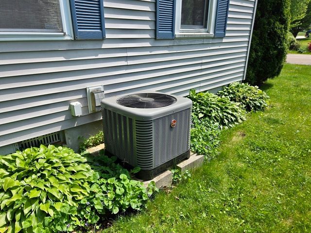 17 Cedar St, Southbridge, MA 01550