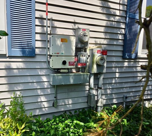 17 Cedar St, Southbridge, MA 01550