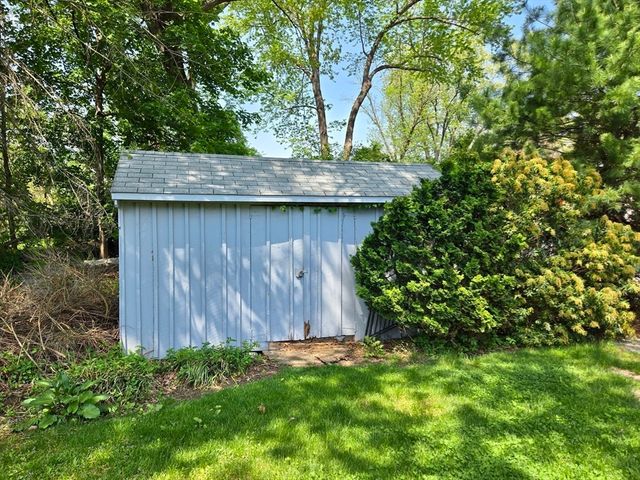 17 Cedar St, Southbridge, MA 01550
