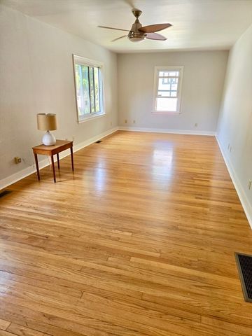 17 Cedar St, Southbridge, MA 01550