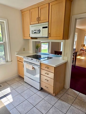 17 Cedar St, Southbridge, MA 01550