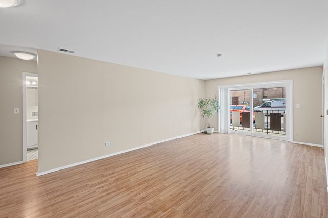 5005 Enfield Avenue 108, Skokie, IL 60077