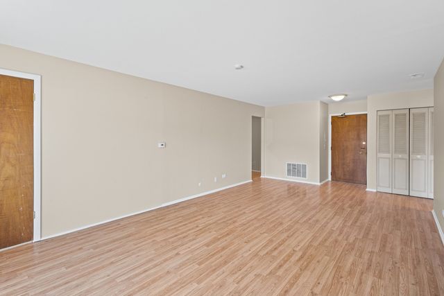 5005 Enfield Avenue 108, Skokie, IL 60077